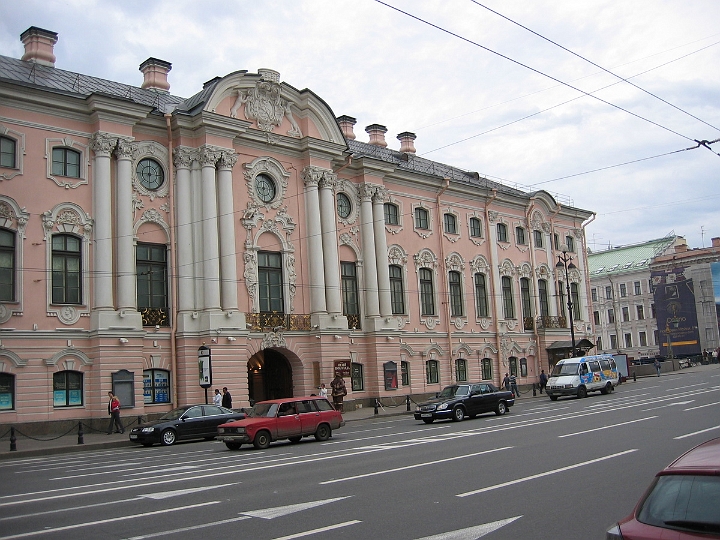 19 St Petersburg architecture on Nevskiy Prospekt.jpg